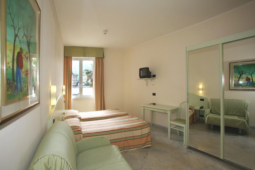 Hotel Elena Реко Екстериор снимка