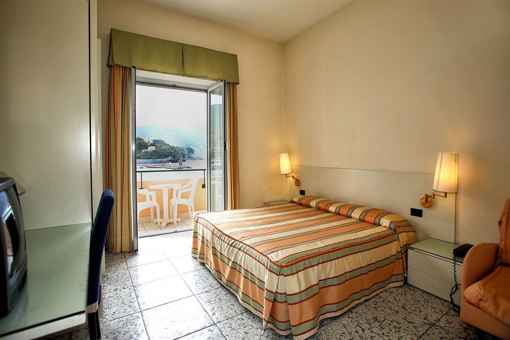 Hotel Elena Реко Екстериор снимка